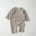 Mameluco de punto gofrado para bebé de manga larga con cuello de encaje y botones a presión. - 66cm / Café