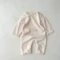 Mameluco de bebé estilo coreano en tejido waffle rosa con cuello de encaje elegante - 80cm / Blanco Roto