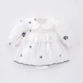 Grazioso abito body a maniche lunghe per bambina con ricamo e colletto bambola in pizzo - 66cm / Pagliaccetto per neonati