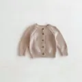 Cardigan in maglia beige per neonati, maglione a maniche lunghe con bottoni in legno. - 73cm / Top / Albicocca chiaro