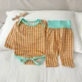 Completo neonato in cotone con body a quadri e pantaloni a vita alta, pigiama dolce. - Khaki scuro