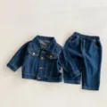 Set di abbigliamento in denim per bambini con giacca a maniche lunghe e pantaloni blu scuro. - 73cm / Sopra e Sotto / Blu