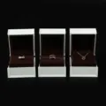 Europäisches weißes Schmuckkästchen Set mit Samt-Innenseite für Ringe und Halsketten. - Doppelringbox / Weiß