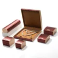 Luxe geborsteld lederen sieradendoos set met goudrand voor ring armband hanger verpakking - Ringdoos / Bordeauxrood