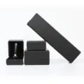 Schwarze gebürstete PU Leder LED Schmuckschatulle für Ring Anhänger Armband Geschenk - Anhängerbox / Schwarz