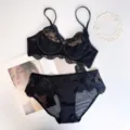 Conjunto de sujetador y braguita de encaje negro, diseño de malla transparente, lencería elegante. - 70B / Conjuntos / Negro