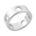 Breed roestvrijstalen ring met cirkelmotieven en uitsparingen modieuze zilveren sieraden - Ronde Ring - Zilvertint