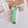 Draagbare groene nagelknipper met ophangring, compact en schattig voor dagelijks gebruik. - Grasgroen
