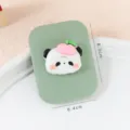 Draagbare opvouwbare cosmetische zakspiegel met schattig panda ontwerp voor dagelijks gebruik. - Perzik Panda