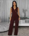 Elegante conjunto de chaleco sin mangas asimétrico y pantalón ancho en color burdeos. - S / Vestidos