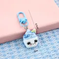 Mignon porte-clés sundae de dessin animé, charm de sac crème glacée bleu et blanc 6.5cm - Peluche chiot glace