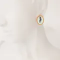 Pendientes de tuerca ovalados de acero dorado con motivo de flor de mayo para mujer elegante - Mayo - Lirio