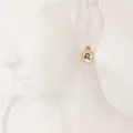 Pendientes de acero inoxidable bañado en oro 18K con concha y signo zodiacal Leo. - Leo