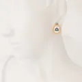 Pendientes de boton con signo zodiacal de concha chapados en oro de 18k para mujer - Libra