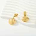 Pendientes colgantes de concha en acero inoxidable dorado con textura martillada detalle. - Estilo Móvil Concha Abanico Doble Capa