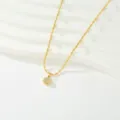 Collar de cuentas doradas con pequeño colgante de circonita blanca, elegante y versátil. - Modelos con incrustación de ágata