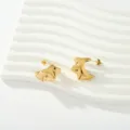 Pendientes de aro C gruesos con remache punk chapados en oro de acero inoxidable. - Estilo Estrella de Remache