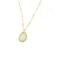 Elegante collar con colgante de circón blanco en gota dorada, cadena delicada. - Estilo Circonia de Gota