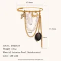 Vue rapprochée détaillée de la broche glands en perles en acier inoxydable plaqué or 18K. - Gland Pierre Cœur Croix (BR15028) / Or