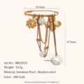 Élégante broche en acier inoxydable plaqué or 18K avec perle soleil et chaînes de cristal. - Pendentif Chaîne Perle Soleil (BR15023) / Or