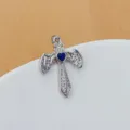 Eingebetteter Zirkonia Kreuz Flügel Anhänger aus Kupfer, detaillierte Schmuck Ansicht. - Dunkelblauer Herz Zirkonia Kreuz Anhänger (Stil 4)