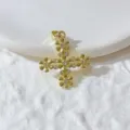 Detaillierte Ansicht des vergoldeten Blumen-Kreuz-Anhängers mit funkelnden Zirkoniasteinen besetzt. - Kleine Blume Strass Kreuz Stil (1) / Gold