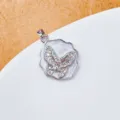 Silberfarbener Schmetterlingsanhänger mit weißem Emaille und funkelnden Zirkoniasteinen. - Silber Basis Weißer Emaille Schmetterling Stil (10)