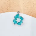 Elegante blaue Emaillierte Blumen-Anhänger Halskette mit Perle und Zirkonia Zubehör für Damen - Silber Blaugrün Lackierte Vier Blättrige Blume Stil (11)