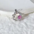 Ciondolo a forma di pianeta argento con zirconi rosa scintillanti, vista dettagliata. - Stile Pianeta Rosa (3)