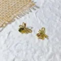 Primo piano con vista di dettaglio pendenti fiocco foglia cristallo dorato per bigiotteria. - Fiocco Goccia d'Acqua Verde Rosa (5952432664382)