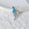 Blauer Quallen Anhänger aus galvanisiertem Kupfer mit Zirkonia Kristallen für DIY Schmuck. - Mikroeingelegter Zirkonia Qualle Anhänger (WSX-453)