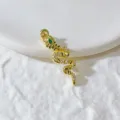 Vergoldeter Zirkonia Schlangen Anhänger Schmuckzubehör, Mikrogemäßtes Strass Schlangen Charm - Goldene Basis Micro Pavé Grünes Auge Schlangenanhänger (G851)