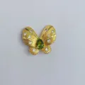 Vergoldeter Schmetterling DIY Anhänger mit grünem Zirkonia für Armband Schmuckherstellung. - Gold Basis Birne Grüner Edelstein Schmetterling Stil (Artikel 9425)