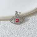 Detailaufnahme des Anhängers mit bösem Blick, feine Zirkonia und rotem Stein Detail. - Silber Rotes Auge Böser Blick (6)