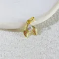 Detailansicht des Meeres-Serie Fischschwanz-Anhängers mit Zirkonia, vergoldetes Design. - Goldener Fischschwanz Stil (8) / Gold
