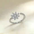 Einstellbarer silberner Ring mit funkelndem Zirkonia-Blumencluster und feinem Steinarmband. - Silber Exquisiter Blumenstil (12)