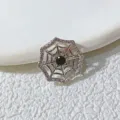 Exquisiter Spinnennetz Anhänger mit glitzerndem Zirkonia und schwarzem Stein für DIY Schmuck. - Silbernes Netz mit Schwarzem Herz