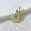 Vergoldeter Meerjungfrau Anhänger Detailansicht, funkelnde Zirkonia Perle Schmuck Zubehör. - Goldener Strass Perle Meerjungfrau Stil (2) / Nur Anhänger