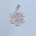 Blumenförmiger Zirkonia Anhänger, glitzernde rosa und weiße Steine in silberner Fassung. - Silberne Basis Blume Eingelegt Rosa Rechteckiger Strass Stil (18)