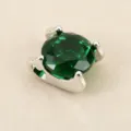 Nahaufnahme des grünen facettierten Zirkon-Anhängers, 12mm Krappenfassung DIY Schmuck Zubehör. - Silber