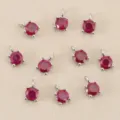 Roter runder Zirkonia mit 4-Kralle Anhänger Charms für DIY Halsband Schmuckherstellung Zubehör. - 4mm / Silber Rot