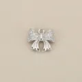 Squisito ciondolo a fiocco argentato con zirconi scintillanti, perfetto per dettagli gioielli DIY. - Pendaglio a Fiocco / 12mm / Argento
