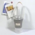 Tragbare Leinen Tassenhülle mit Henkel für Bubble Tea und Kaffeetassen in grauem Design. - Hellgrau