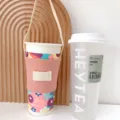 Einfarbiger rosa Segeltuch Becherhalter mit Tragegurt für Kaffee und Milchgetränke unterwegs. - Rosa