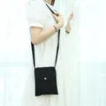 Schwarze Canvas Umhängetasche lässige Handy-Tasche für Damen, minimalistische Studententasche. - Schwarz