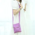 Lila Handytasche aus Canvas, lässige einfarbige Umhängetasche für Damen im Kleinformat. - Lila