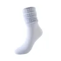 Einfarbige Slouch Socken, gemütliche lange Strick Socken für Damen, trendige weisse Freizeitsocken. - Einheitsgröße / Weiß