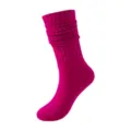 Helle rosa Slouch Socken, einfarbige trendige Bonbon-Stil lange gestrickte Bubblesocken Variante. - Einheitsgröße / Fuchsia