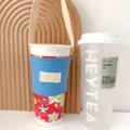Einfarbiger blauer Tassenhalter aus Canvas mit Tragegurt, tragbare Kaffeetassen-Hülle für unterwegs. - Himmelblau