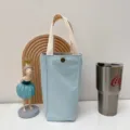 Minimalistische hellblaue Leinwand Wasserflasche Huelle tragbare Tasche fuer den Alltag - Hellblau